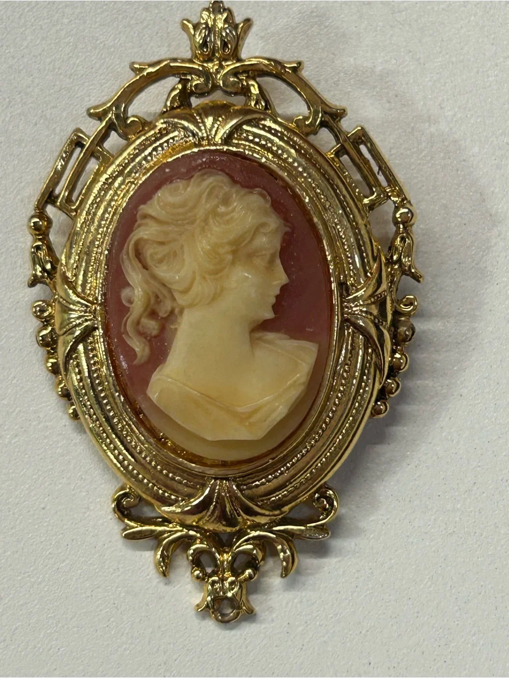Arthur Pepper ART cameo brooch vintage